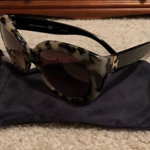 Tortoise Tory Burch Sunglasses 🕶